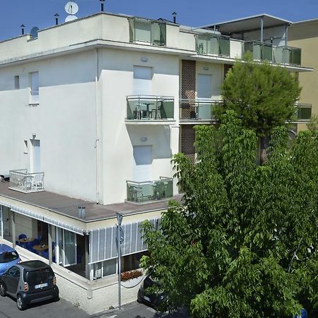 Hotel Ave リミニ エクステリア 写真